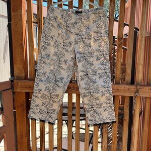 Black and white elegant embroidered capri pants 10